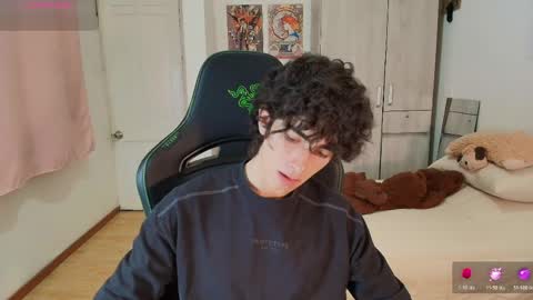 lucas_xo online show from April 17, 11:30 pm
