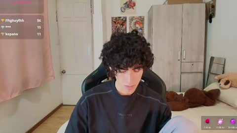 lucas_xo online show from April 28, 2:27 am