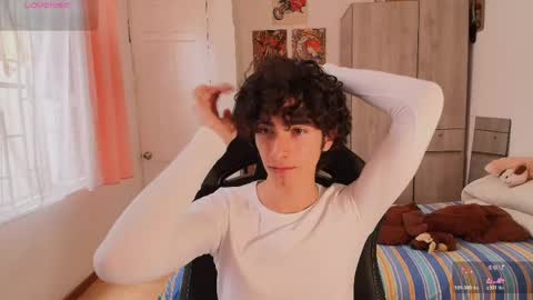 lucas_xo online show from May 5, 7:00 pm