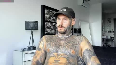 Snapshot of lucasexclusive chatting on January 10, 7:04 am lucasexclusive online show from January 10, 7:04 am