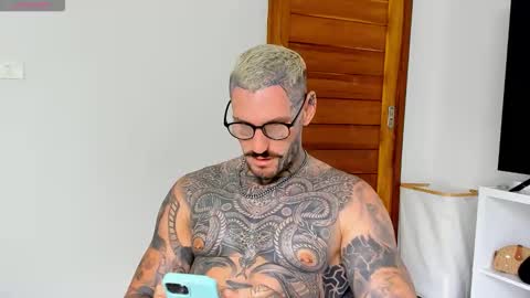 Snapshot of lucasexclusive chatting on October 12, 6:12 am lucasexclusive online show from October 12, 6:12 am