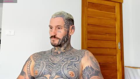 Snapshot of lucasexclusive chatting on October 19, 5:41 am lucasexclusive online show from October 19, 5:41 am