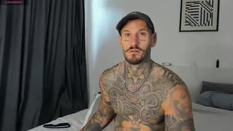 Snapshot of lucasexclusive chatting on January 19, 5:22 am lucasexclusive online show from January 19, 5:22 am