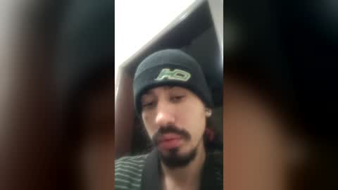 Snapshot of lucaslira__ chatting on July 3, 8:43 am Lucas online show from July 3, 8:43 am