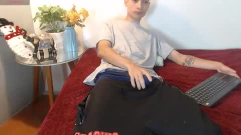 LucassSmith11 online show from February 19, 6:48 pm