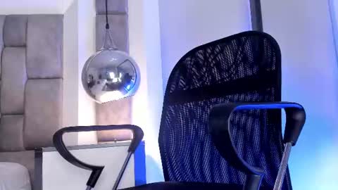 lucasthomson_ online show from June 26, 10:58 pm