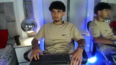 lucasthomson_ online show from July 7, 4:04 am