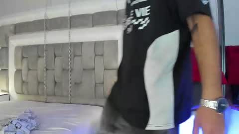 lucasthomson_ online show from July 8, 3:55 am