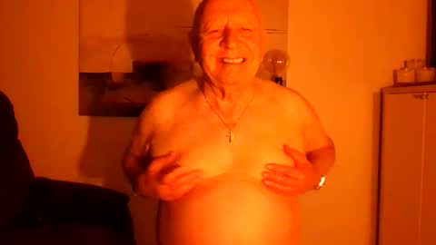 lucbottom031249 online show from April 28, 2:10 am