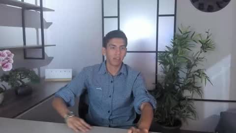 Snapshot of lucca_moreti chatting on March 21, 3:44 am Lucca Moreti online show from March 21, 3:44 am