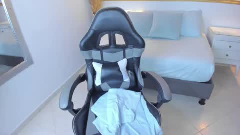 L U C C I A online show from October 8, 12:47 pm