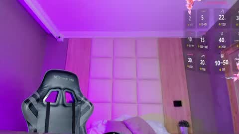 L U C C I A online show from July 11, 4:04 am