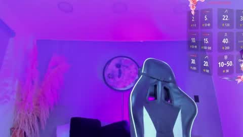 L U C C I A online show from August 1, 2:22 am
