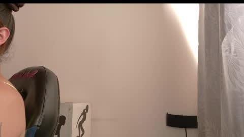 Snapshot of lucia_evans21 chatting on April 13, 8:47 pm lucia_evans21 online show from April 13, 8:47 pm