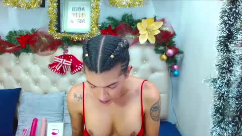 Snapshot of lucia_marks chatting on December 18, 4:39 pm Lucia Marks online show from December 18, 4:39 pm