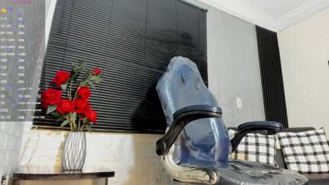 Snapshot of lucia_oregon chatting on May 10, 12:43 pm L U C I A online show from May 10, 12:43 pm