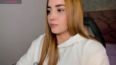 lucia star  online show from December 9, 9:58 pm