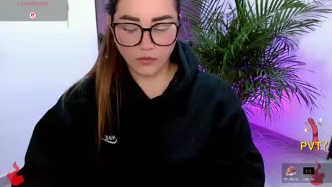 Snapshot of lucia_star_ chatting on June 23, 12:58 pm lucia star online show from June 23, 12:58 pm