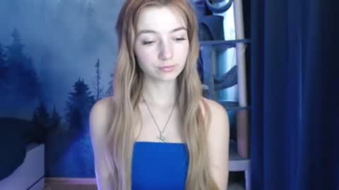 Snapshot of luciacam20 chatting on January 7, 7:20 am Lucy online show from January 7, 7:20 am