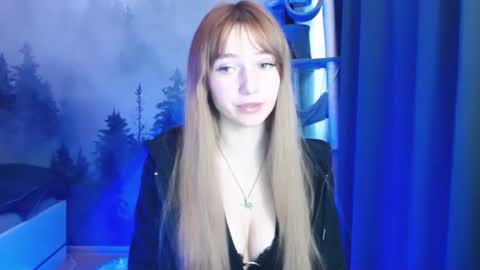 Snapshot of luciacam20 chatting on January 8, 10:26 am Lucy online show from January 8, 10:26 am