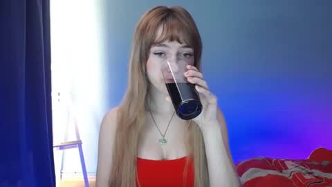 Snapshot of luciacam20 chatting on January 18, 7:17 am Lucy online show from January 18, 7:17 am