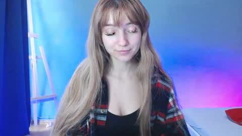 Snapshot of luciacam20 chatting on January 24, 9:17 am Lucy online show from January 24, 9:17 am