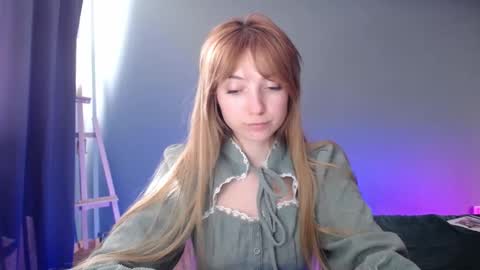 Snapshot of luciacam20 chatting on February 12, 9:42 am Lucy online show from February 12, 9:42 am