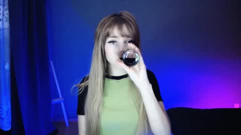 Snapshot of luciacam20 chatting on February 19, 7:27 pm Lucy online show from February 19, 7:27 pm