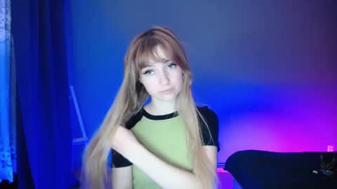 Snapshot of luciacam20 chatting on February 19, 10:31 pm Lucy online show from February 19, 10:31 pm