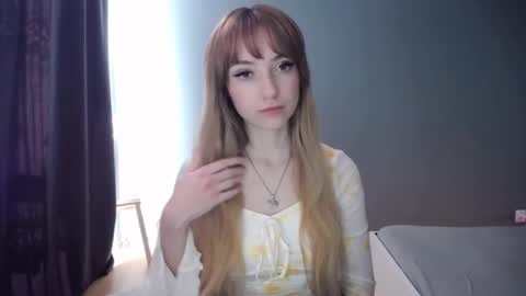 Snapshot of luciacam20 chatting on February 21, 9:34 am Lucy online show from February 21, 9:34 am