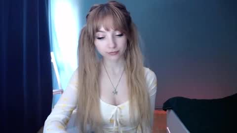 Snapshot of luciacam20 chatting on February 21, 1:55 pm Lucy online show from February 21, 1:55 pm