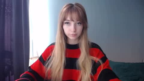 Snapshot of luciacam20 chatting on February 22, 9:56 am Lucy online show from February 22, 9:56 am