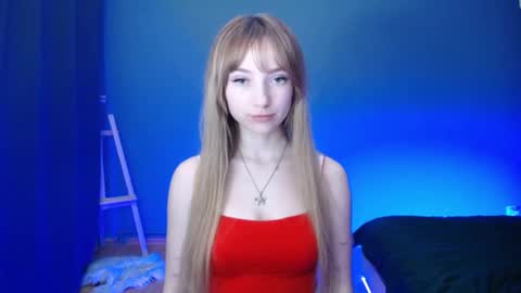 Snapshot of luciacam20 chatting on February 23, 10:42 pm Lucy online show from February 23, 10:42 pm