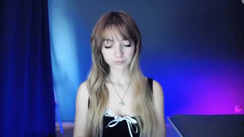 Snapshot of luciacam20 chatting on February 28, 6:32 am Lucy online show from February 28, 6:32 am