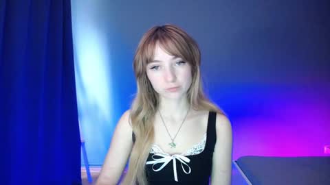 Snapshot of luciacam20 chatting on February 28, 9:47 am Lucy online show from February 28, 9:47 am