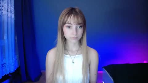 Snapshot of luciacam20 chatting on March 1, 7:26 pm Lucy online show from March 1, 7:26 pm