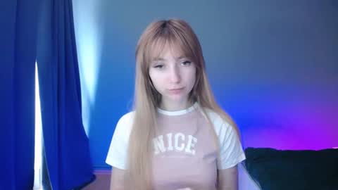 Snapshot of luciacam20 chatting on March 2, 10:03 am Lucy online show from March 2, 10:03 am