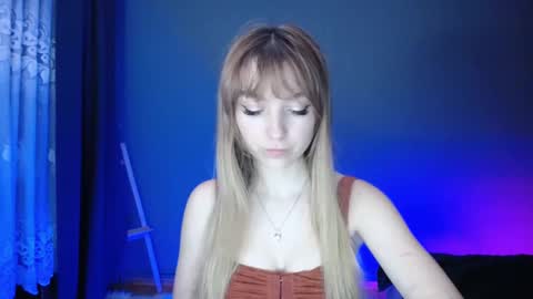 Snapshot of luciacam20 chatting on March 5, 7:27 pm Lucy online show from March 5, 7:27 pm