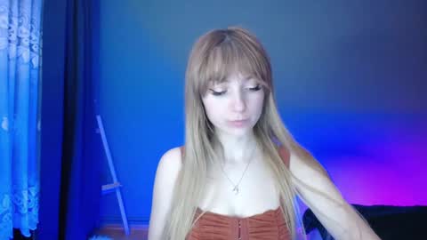 Snapshot of luciacam20 chatting on March 5, 10:32 pm Lucy online show from March 5, 10:32 pm