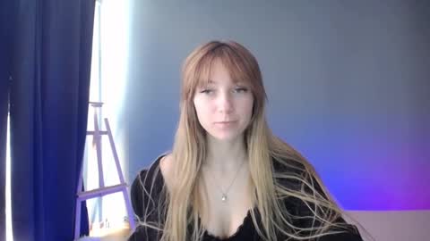 Snapshot of luciacam20 chatting on March 8, 10:11 am Lucy online show from March 8, 10:11 am