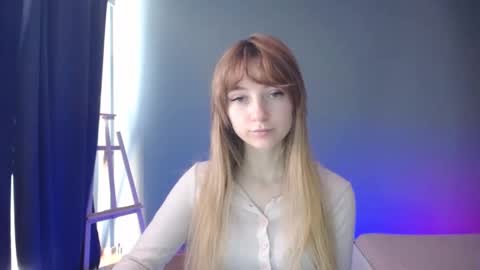 Snapshot of luciacam20 chatting on March 9, 10:19 am Lucy online show from March 9, 10:19 am