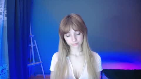 Snapshot of luciacam20 chatting on March 9, 10:19 pm Lucy online show from March 9, 10:19 pm