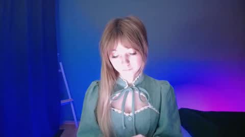 Snapshot of luciacam20 chatting on March 10, 4:35 pm Lucy online show from March 10, 4:35 pm