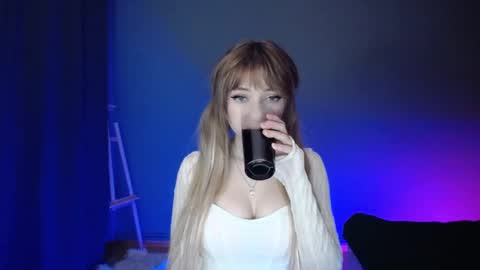 Snapshot of luciacam20 chatting on March 11, 7:25 pm Lucy online show from March 11, 7:25 pm