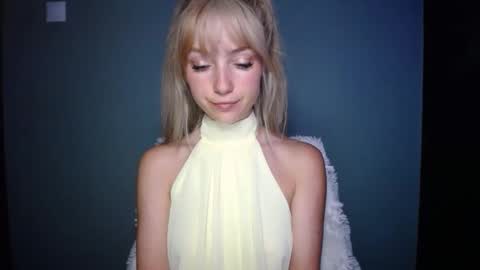 Snapshot of luciacam20 chatting on September 8, 6:18 pm Lucy online show from September 8, 6:18 pm