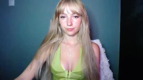 Snapshot of luciacam20 chatting on September 9, 6:40 pm Lucy online show from September 9, 6:40 pm