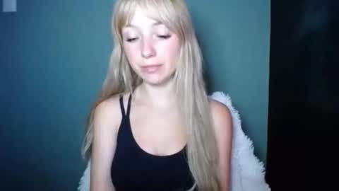 Snapshot of luciacam20 chatting on September 11, 2:39 pm Lucy online show from September 11, 2:39 pm