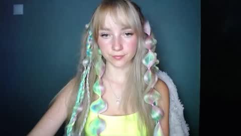 Snapshot of luciacam20 chatting on September 12, 7:58 pm Lucy online show from September 12, 7:58 pm