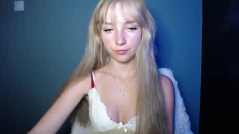 Snapshot of luciacam20 chatting on September 13, 8:52 pm Lucy online show from September 13, 8:52 pm