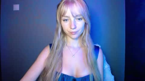 Snapshot of luciacam20 chatting on September 17, 6:53 pm Lucy online show from September 17, 6:53 pm